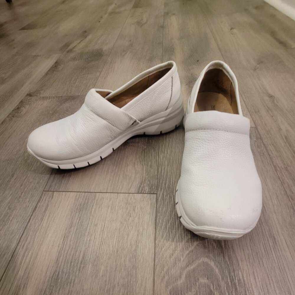 Nurse Mates Libby Nursing Shoes Slip on sz 9 White Leather Comfortable Working